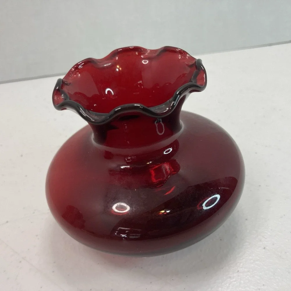 Set‎ Of 2 Vtg Anchor Hocking Royal Ruby Red Glass Vases W/Ruffled Crimped Rim